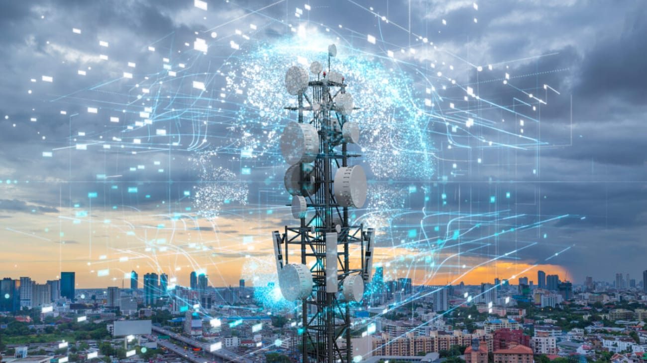 telecommunication-tower-with-5g-cellular-network-antenna-city-background-with-global-connection-1-e1706085795888-1300×731